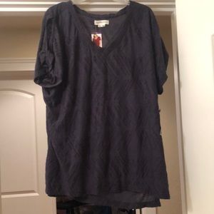 New with tags Peace & Pearls brand eyelash T-shirt in a charcoal color